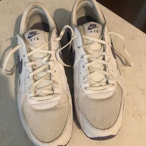 Women’s Nike Air Max size 9 1/2.